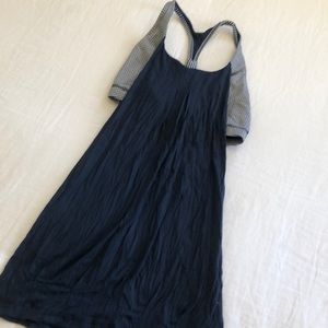Lululemon workout top, size 4. Navy
